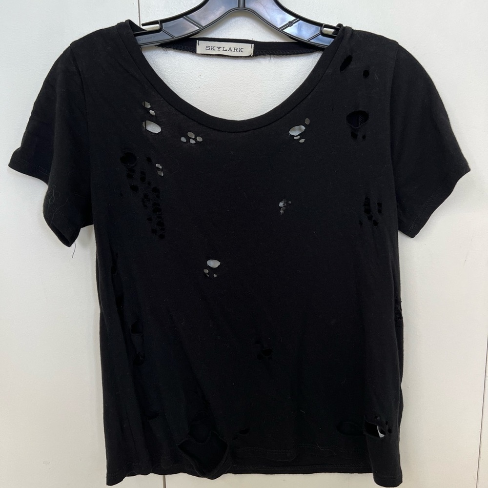 Black distressed crop top tee